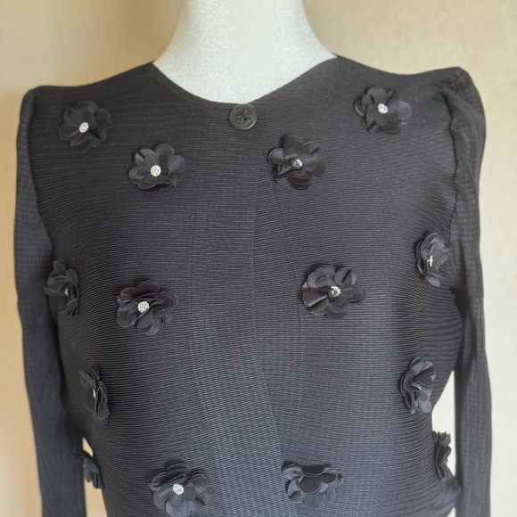 Elegant Black Floral Embellished Women's Top - Picture 2 of 3